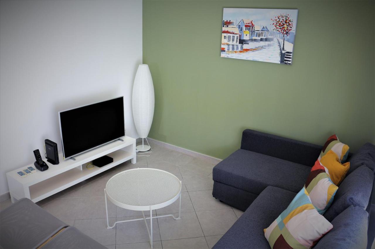 Lovely Apartment In Carvoeiro By The Beach ภายนอก รูปภาพ